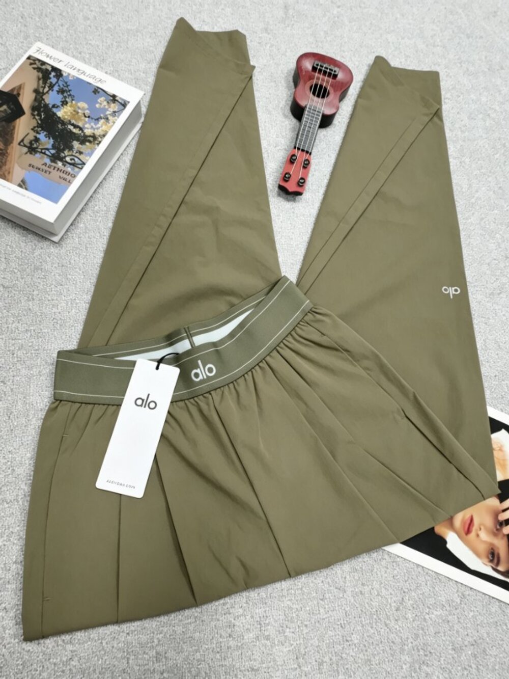 🌼NWT ALO Yoga Olive Relaxed Trouser🌱Regular 30" Inseam
